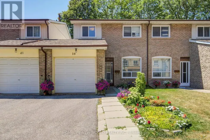 39 - 44 CHESTER LE BOULEVARD, Toronto