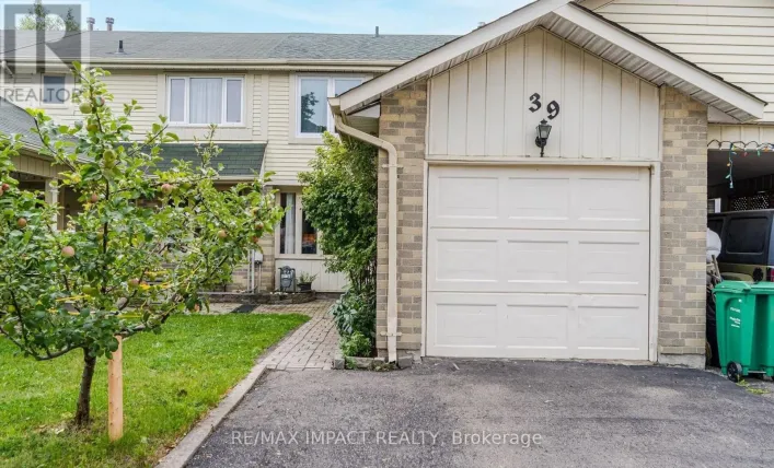 39 COURTLEIGH SQUARE, Brampton