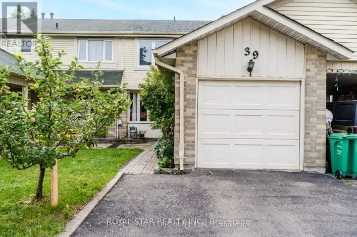 39 COURTLEIGH SQUARE, Brampton
