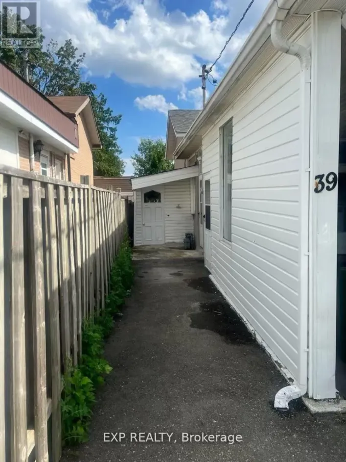 39 FRANKTON CRESCENT, Toronto