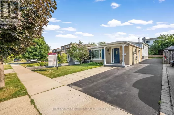 39 GARDEN CRESCENT, Hamilton