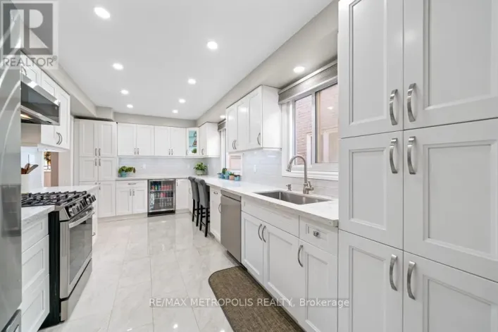 39 HEWITT CRESCENT, Ajax