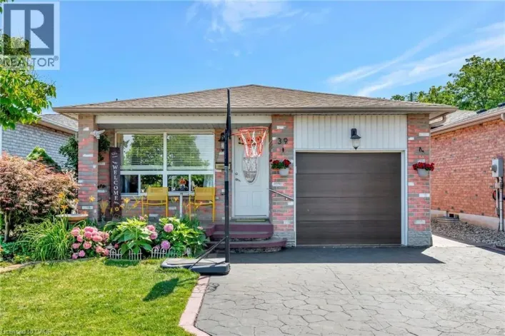 39 MARILYN Court, Hamilton