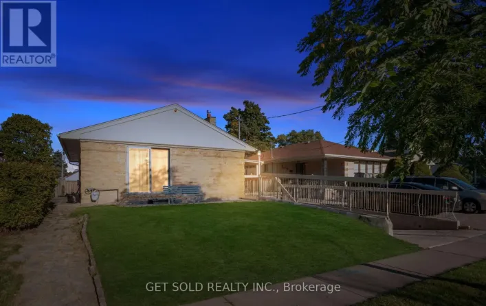 39 PAKENHAM DRIVE, Toronto