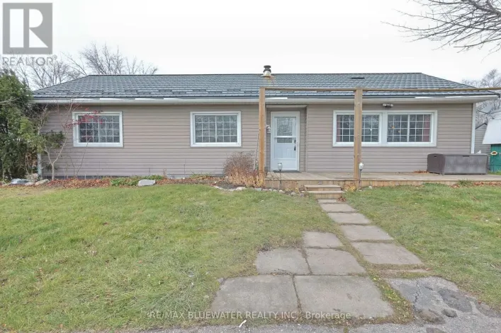 39 ST ANDREWS PLACE, South Huron