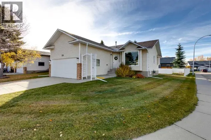 39 Woodside Close NW, Airdrie