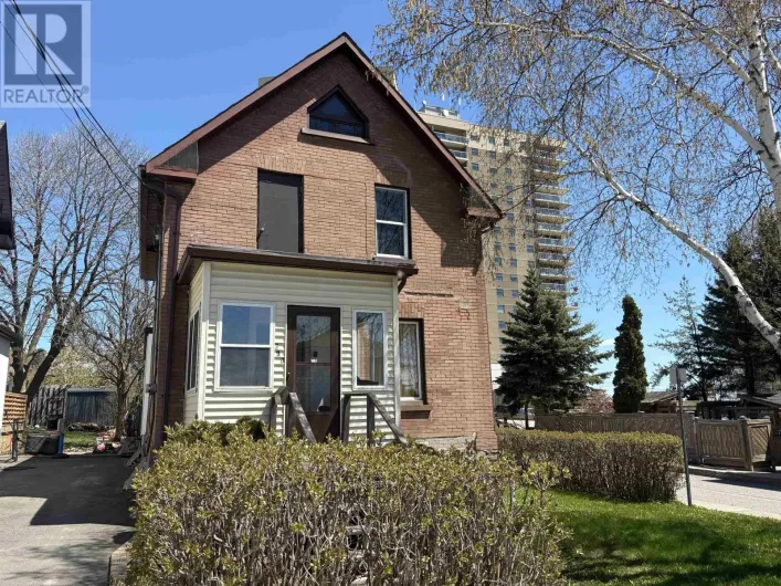 390 Ambrose, Thunder Bay
