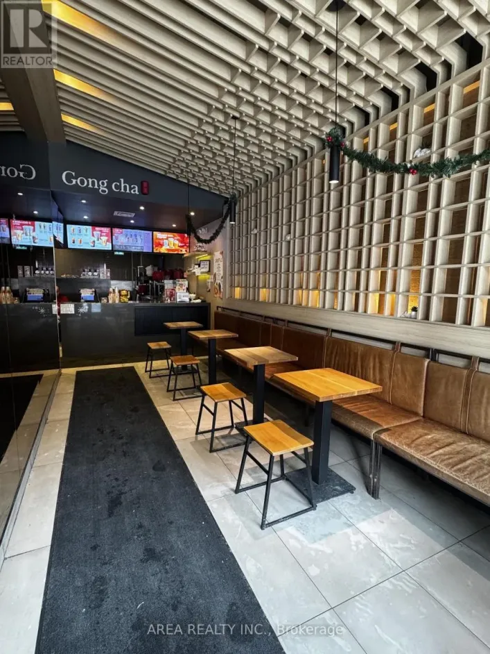 390 QUEEN STREET W, Toronto