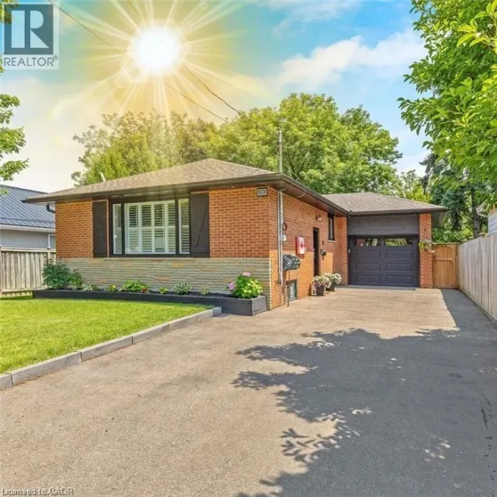 390 WOODWARD Avenue, Milton