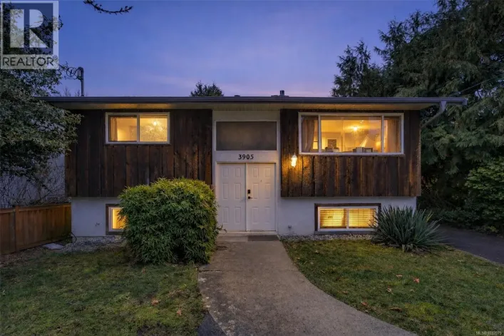 3905 Grange Rd, Saanich