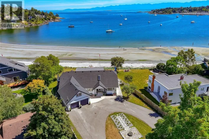 3905B Cadboro Bay Rd, Saanich