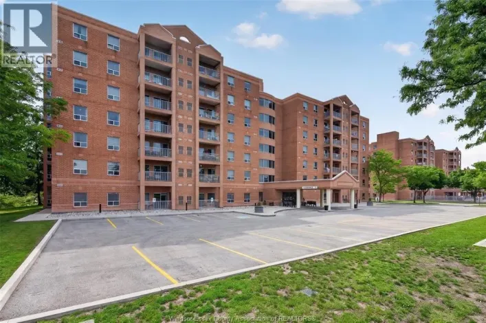 3915 Southwinds DRIVE Unit# 203, Windsor