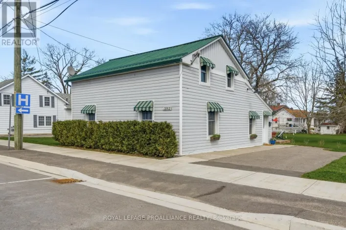 392 PICTON MAIN STREET, Prince Edward County