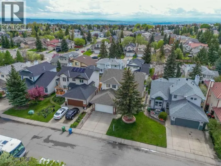 393 Hawktree Circle NW, Calgary