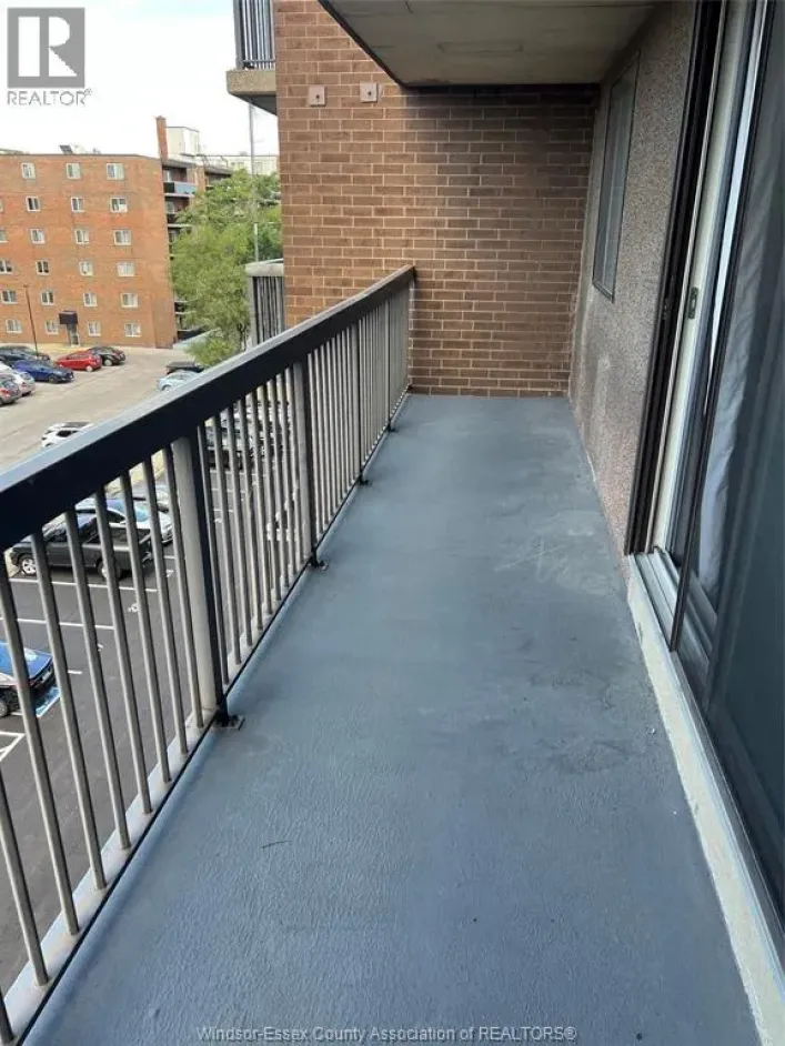 3936 WYANDOTTE STREET East Unit# 513, Windsor
