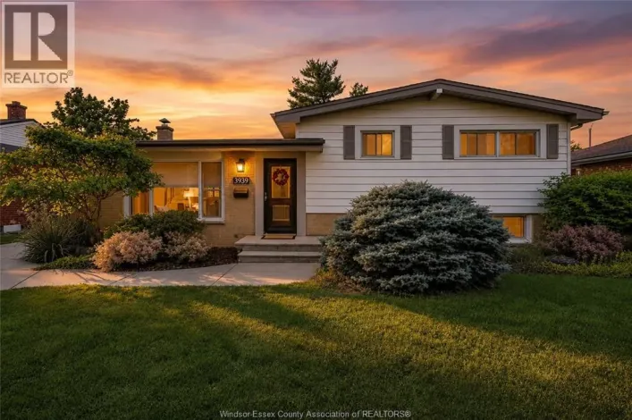 3939 LONGFELLOW, Windsor