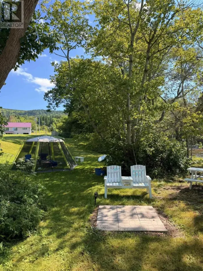395 2941 Highway 395, East Lake Ainslie