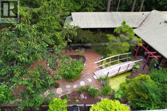 395 Lyngail Pl, Gabriola Island