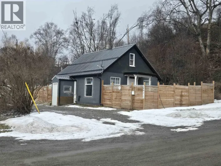 396 HOY LANE, Quesnel