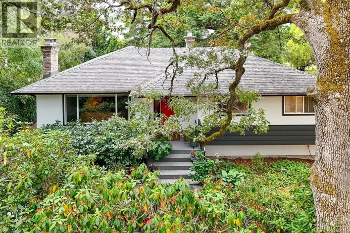 3960 Cumberland Rd, Saanich