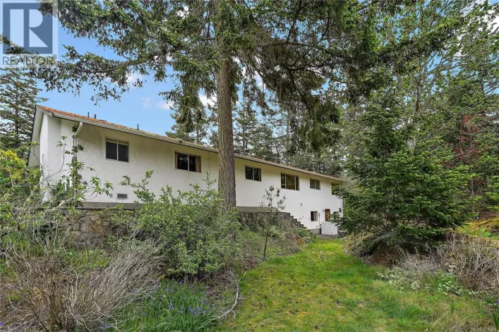 3976 Tudor Ave, Saanich