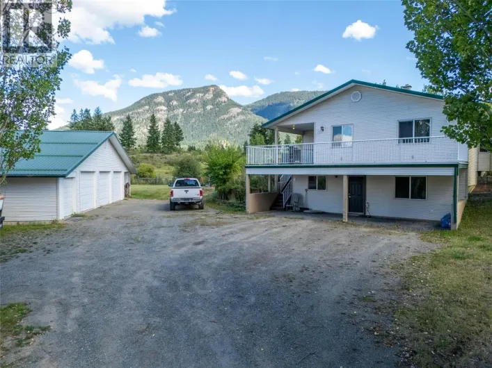 3998 AGATE BAY Road, Barriere