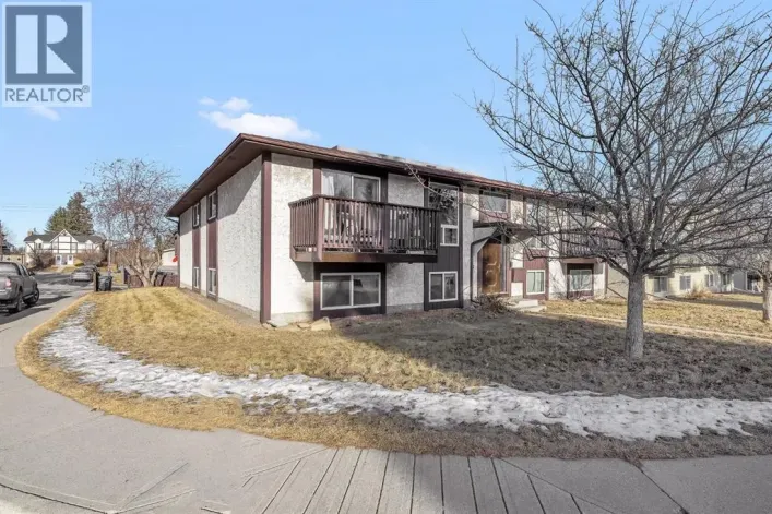 4, 104 Sabrina Way SW, Calgary