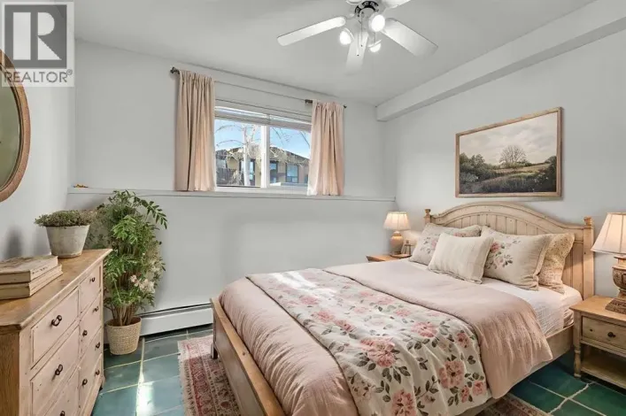 4, 104 Sabrina Way SW, Calgary