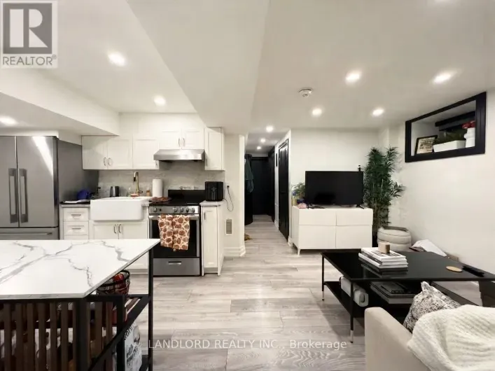 4 - 121 SORAUREN AVENUE, Toronto