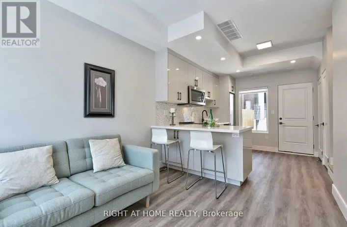 4 - 131 BROCK AVENUE, Toronto