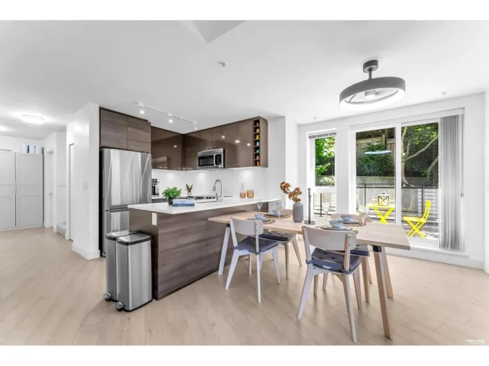 4 13931 FRASER HIGHWAY, Surrey