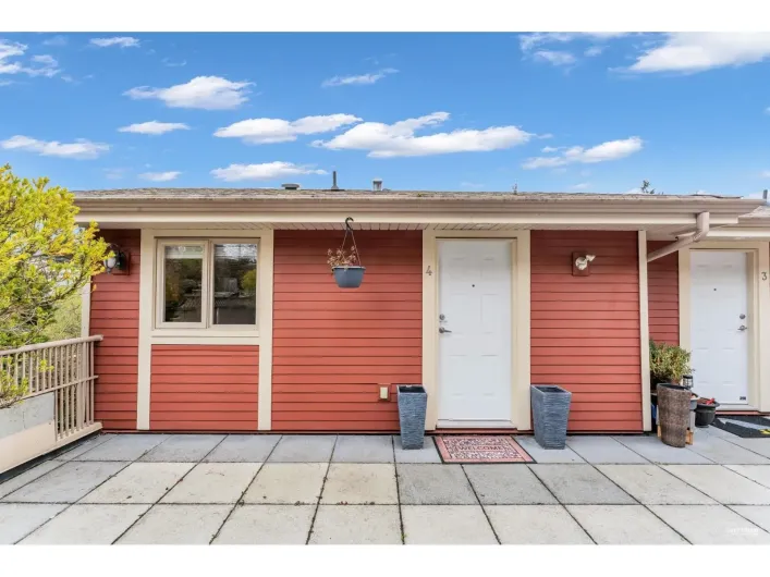 4 14921 THRIFT AVENUE, White Rock