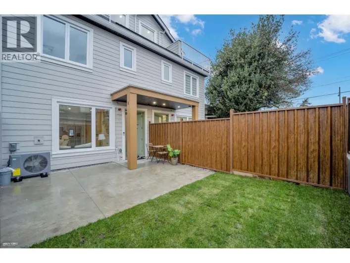 4 1577 E 58TH AVENUE, Vancouver