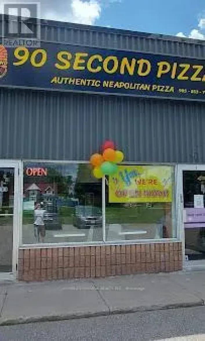 4 - 16700 BAYVIEW AVENUE, Newmarket