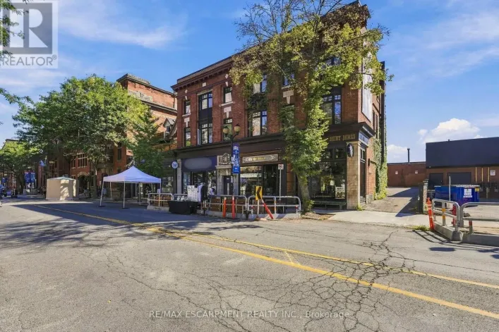 Other for rent: 4 - 172 1/2 JAMES STREET N, Hamilton