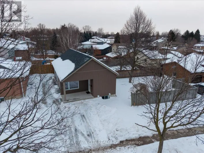 4 - 2 PIPERS GREEN COURT, Kitchener