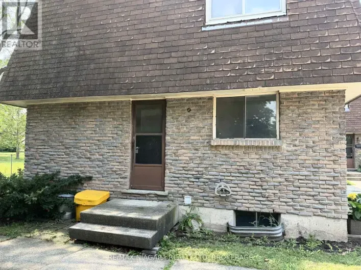 Row / Townhouse for rent: 4 - 21 WOODLAWN ROAD, Welland