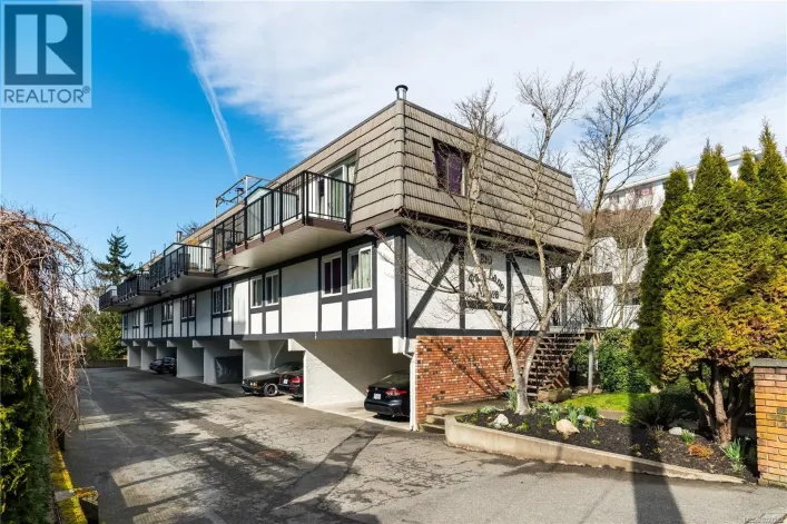 4 210 Douglas St, Victoria