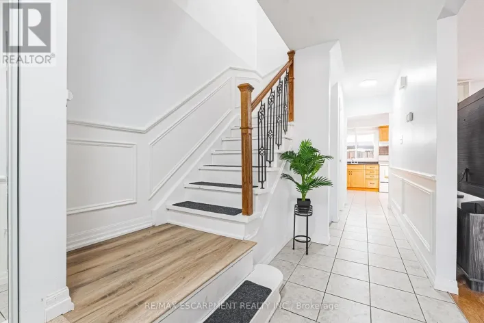 4 - 2220 UPPER MIDDLE ROAD, Burlington