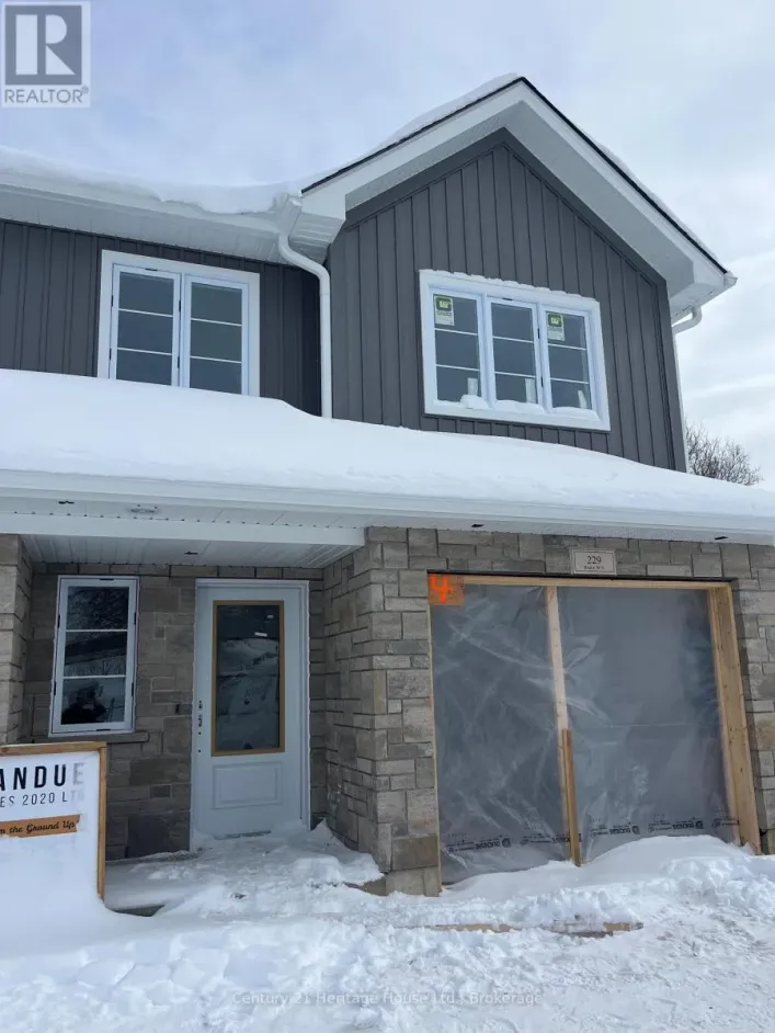 4 - 229 BRUCE STREET S, West Grey