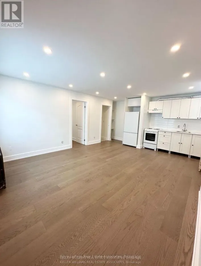 4 - 237 LAKESHORE ROAD E, Mississauga
