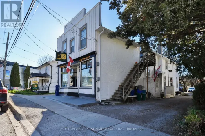 4 - 239 MAIN STREET, King