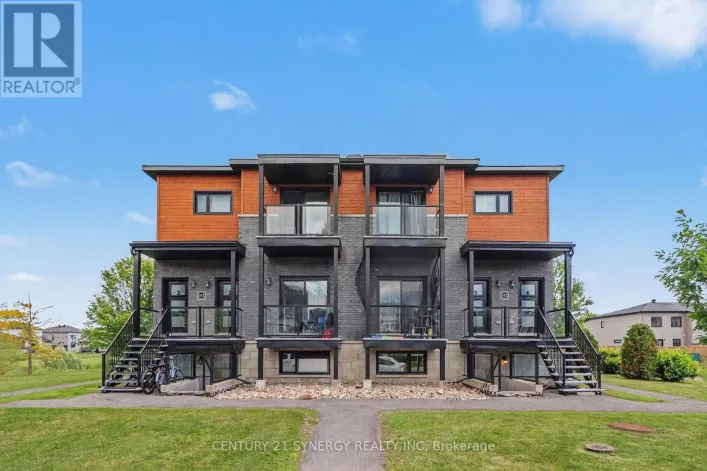 4 - 251 CAPRI AVENUE, Russell