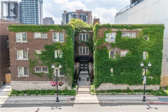 Apartment for rent: 4 - 285 KING STREET W, Hamilton