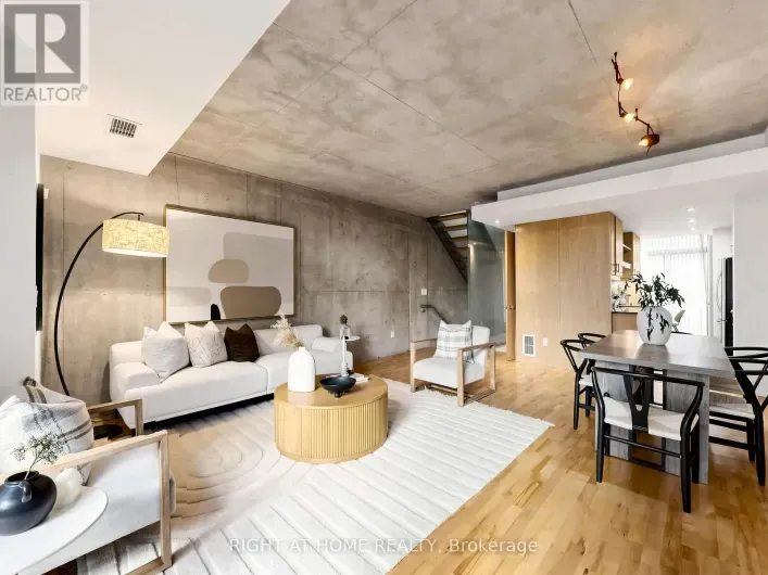 Row / Townhouse for sale: 4 - 295 MUTUAL STREET, Toronto