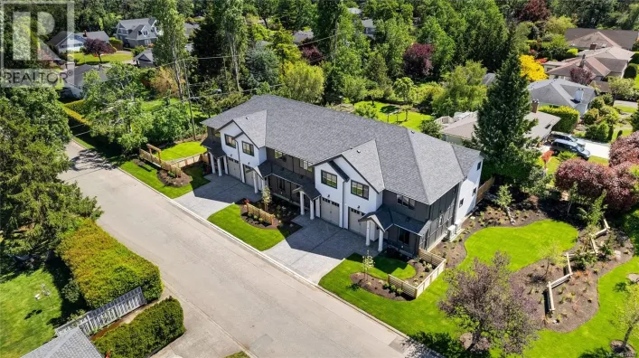 4 3333 Henderson Rd, Oak Bay
