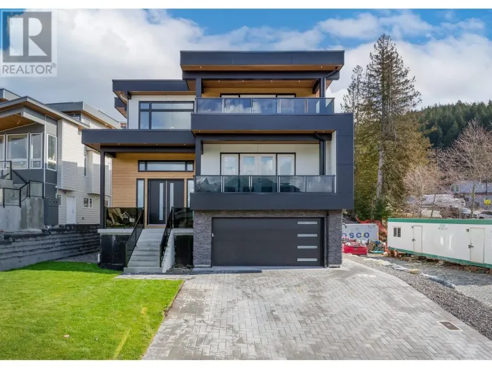 4 3385 MAMQUAM ROAD, Squamish