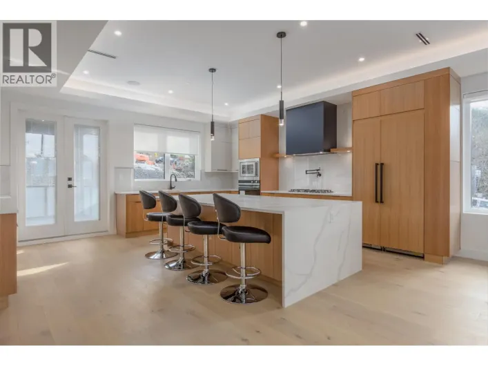 4 3385 MAMQUAM ROAD, Squamish