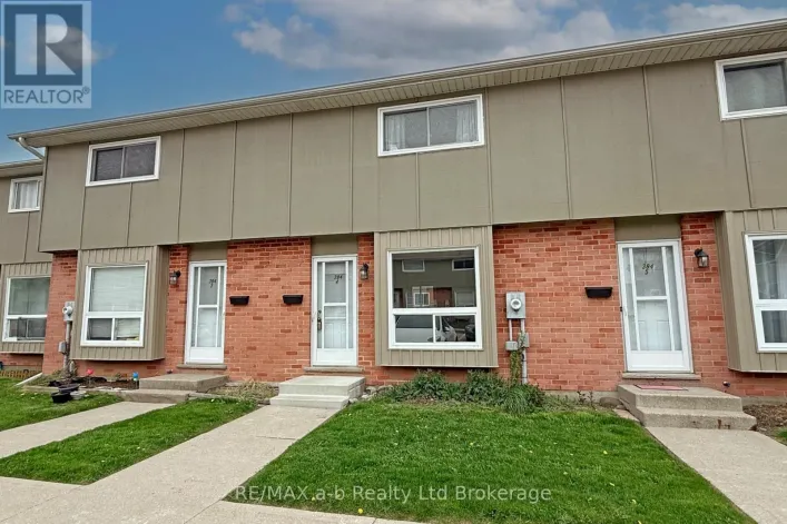 4 - 394 SPRINGBANK AVENUE N, Woodstock