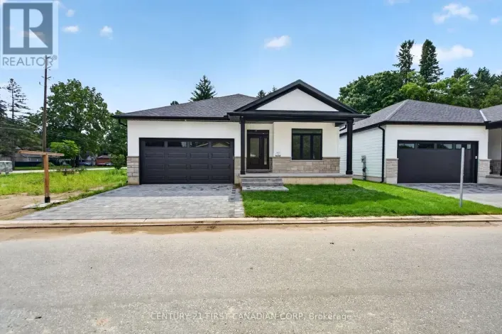 House for sale: 4 - 430 HEAD STREET N, Strathroy-Caradoc
